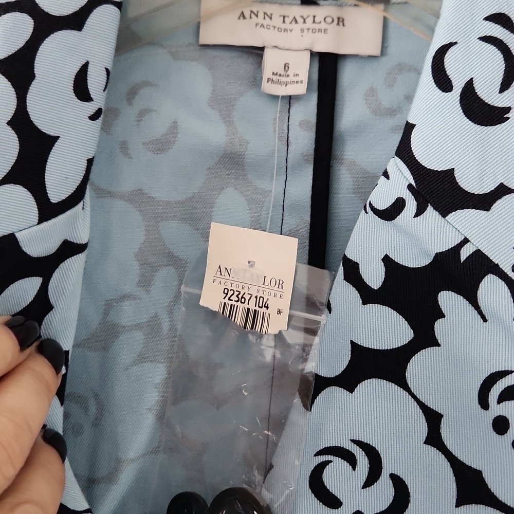 NWT ANN TAYLOR| Floral Jean Jacket Blazer Navy Blue Sz 6 - Picture 3 of 5